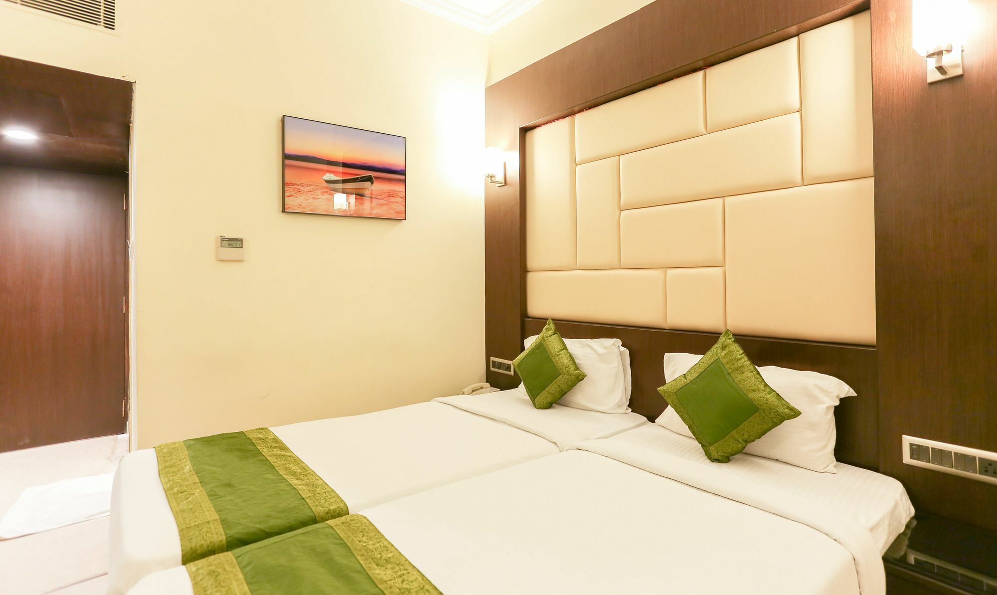 Treebo Trend Wood Bridge Hotel